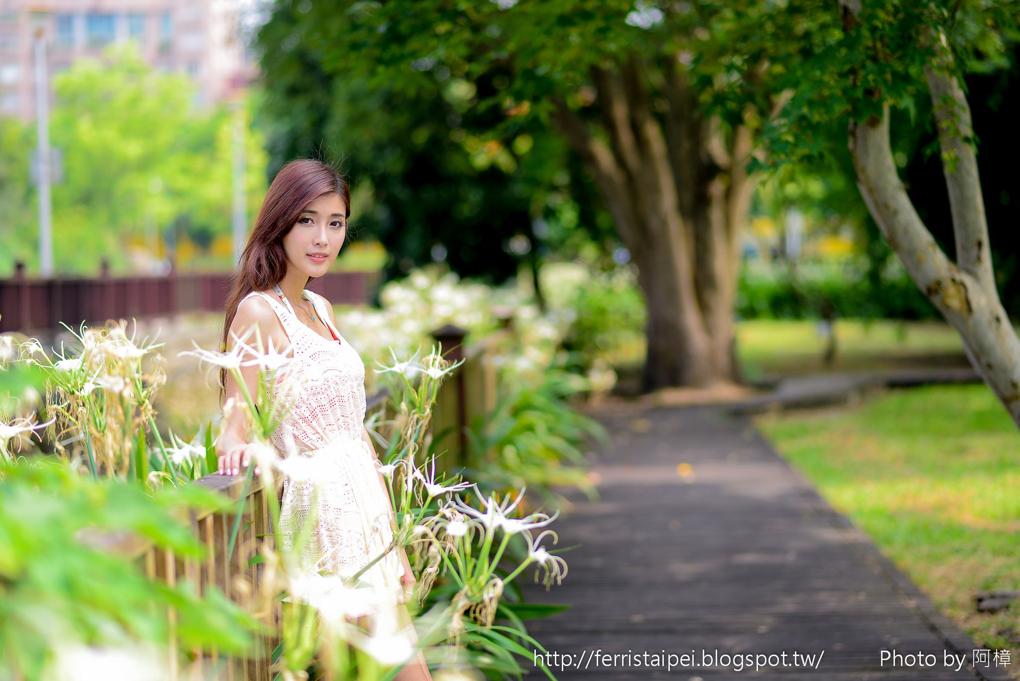 台湾清纯美女Kila晶晶 - 超高清郊外唯美写真套图