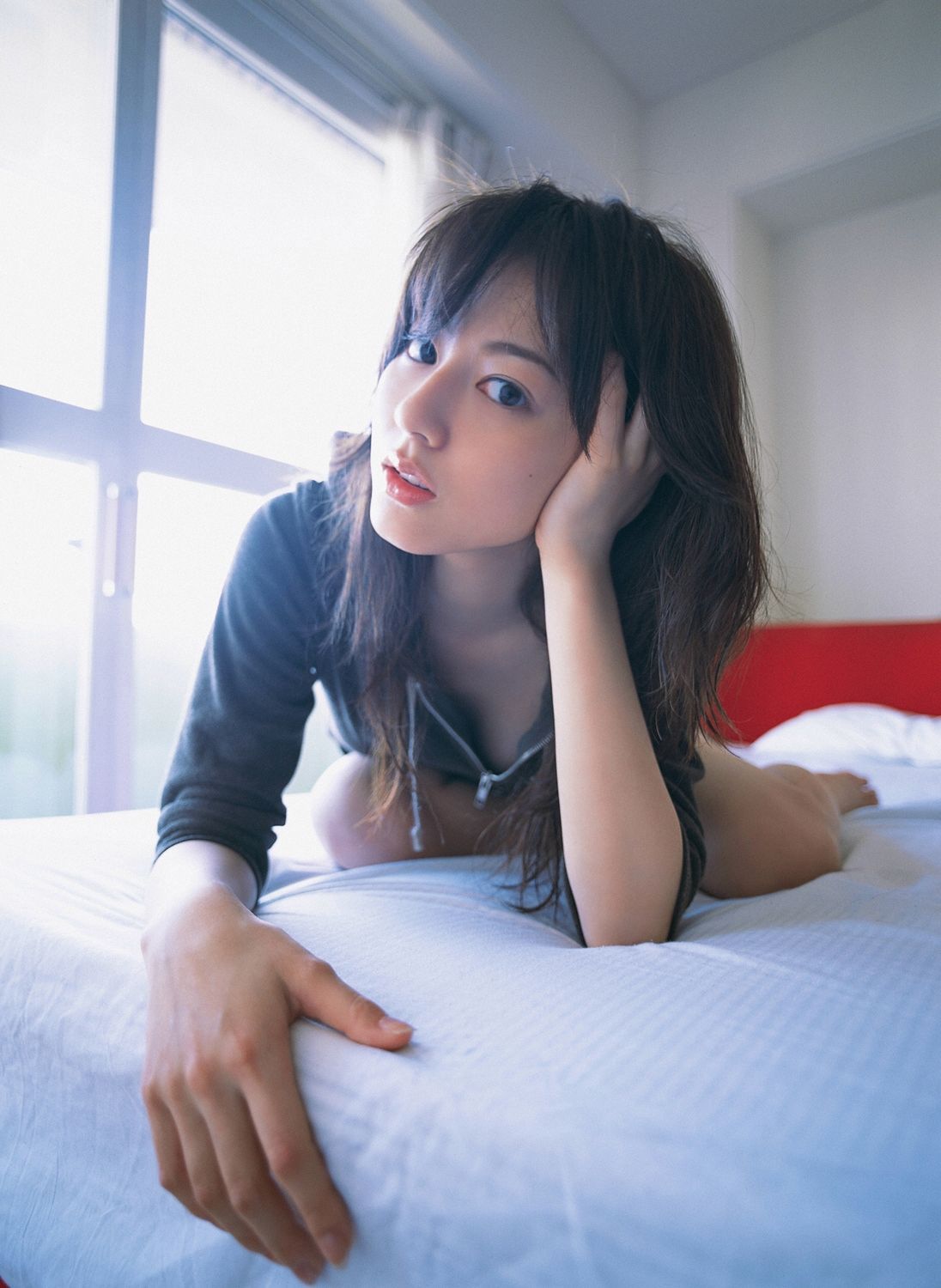 [YS Web] Vol.218 杉本有美《压倒的美少女》写真集