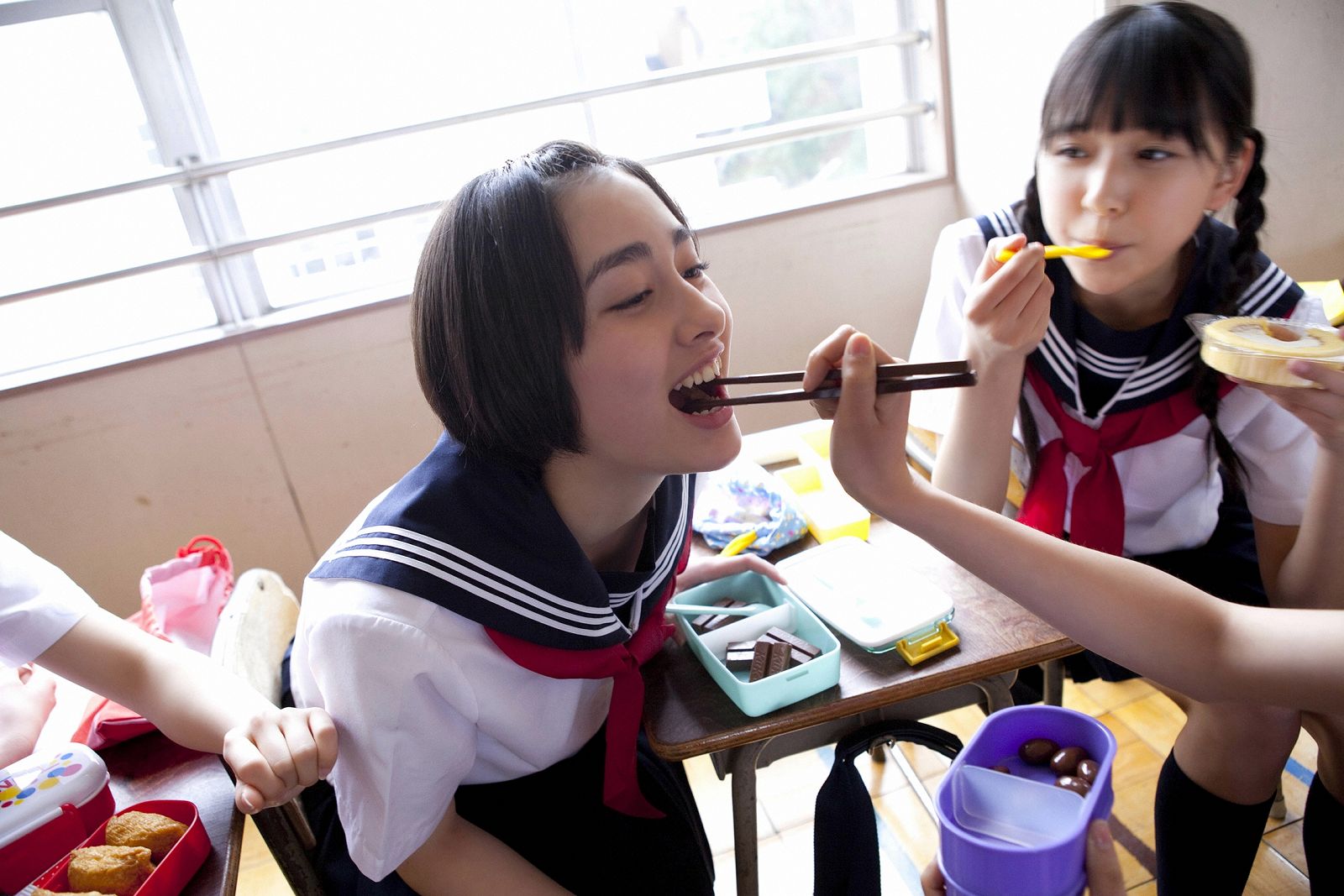 [YS Web] Vol.402 momoiro clover z(桃色幸运草Z) 写真集