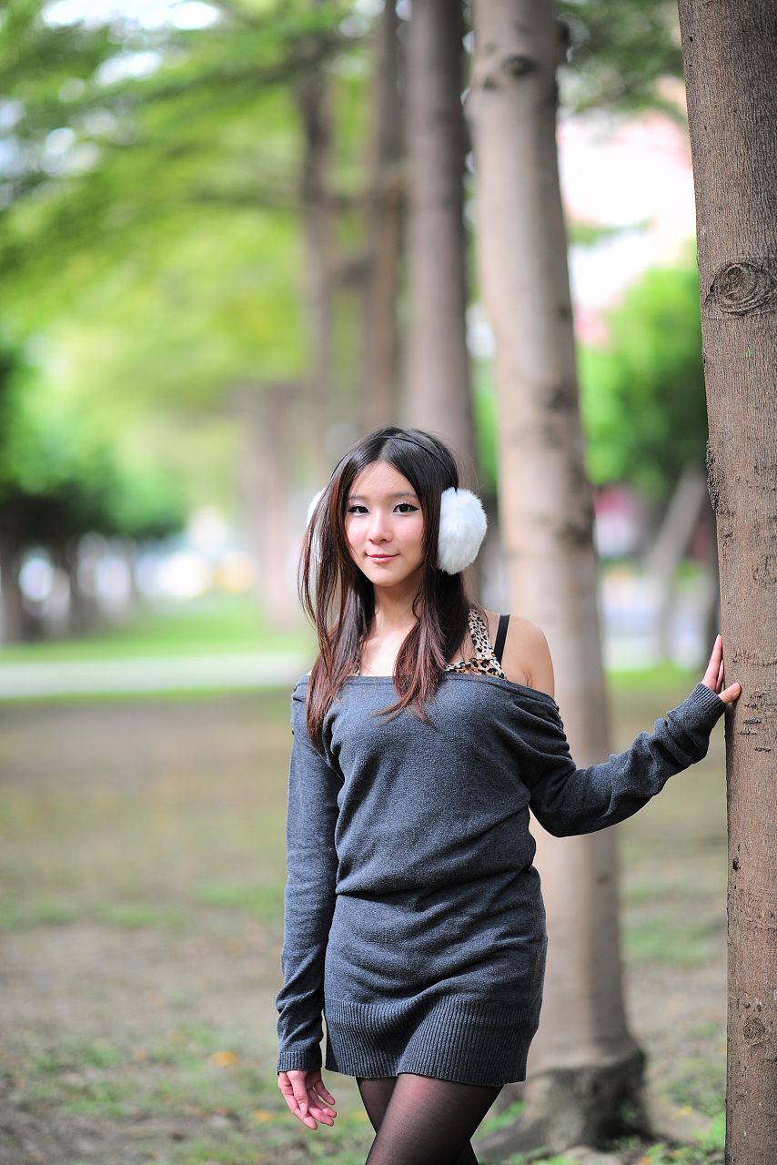 户外美女写真 - 真人黑丝酷似芭比娃娃的清纯妹子