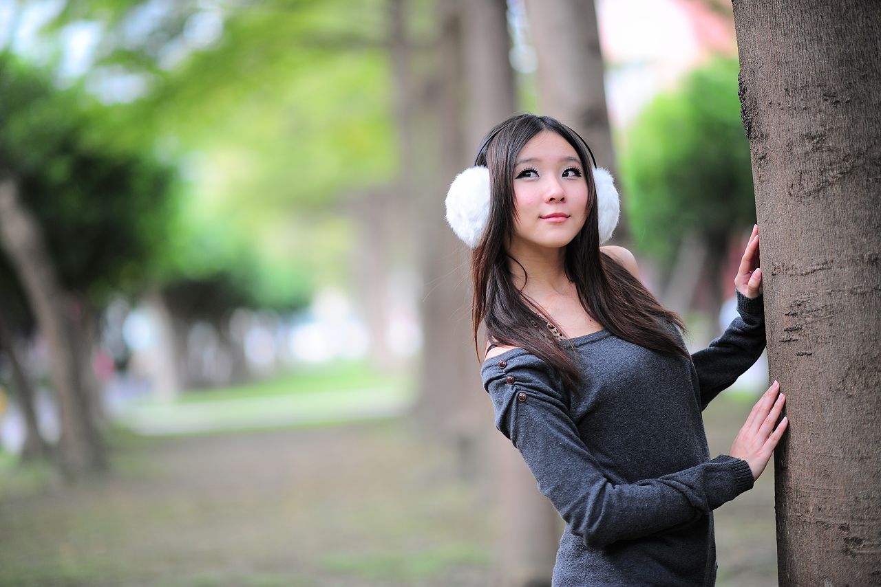 户外美女写真 - 真人黑丝酷似芭比娃娃的清纯妹子