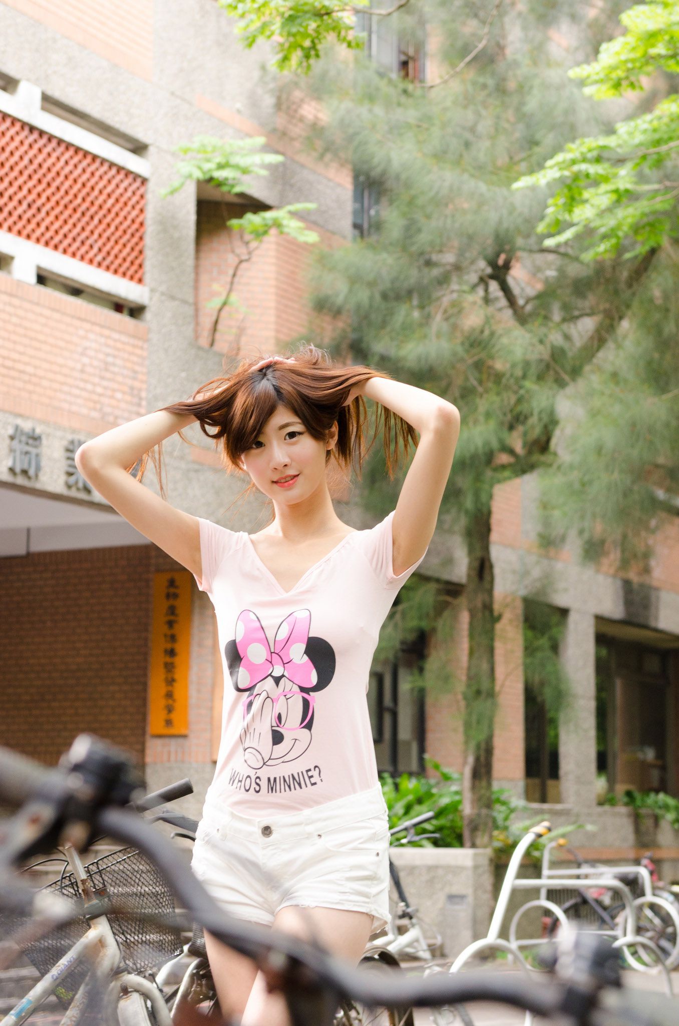 [Beautyleg外拍] 台湾嫩模Queena-台大外拍写真