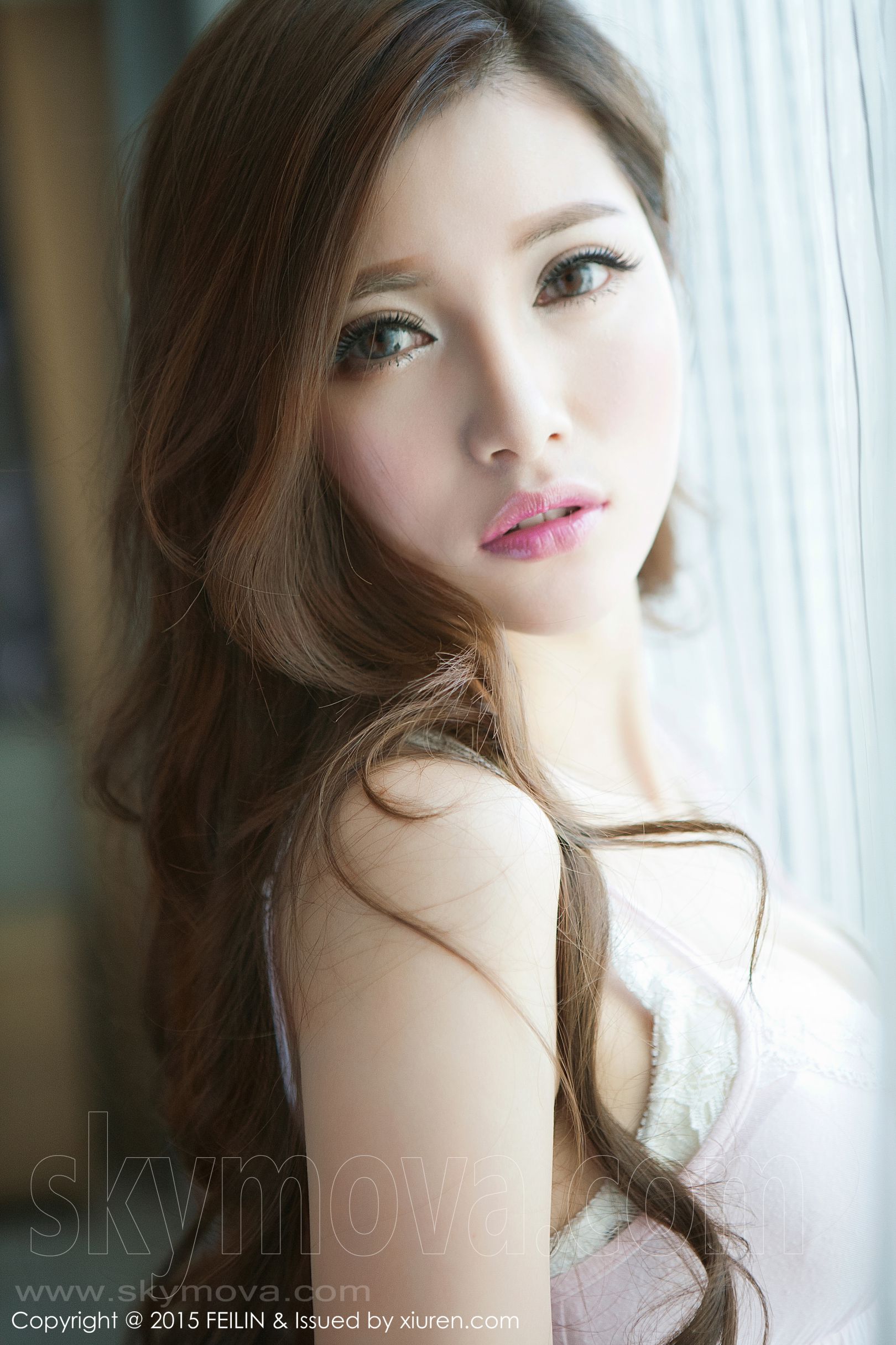 [FEILIN嗲囡囡] VOL.001 奶茶-Emily 写真套图