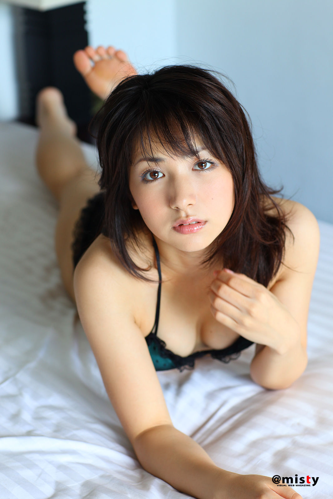 [@misty] 石原あつ美《さわやかなお色気!》写真集