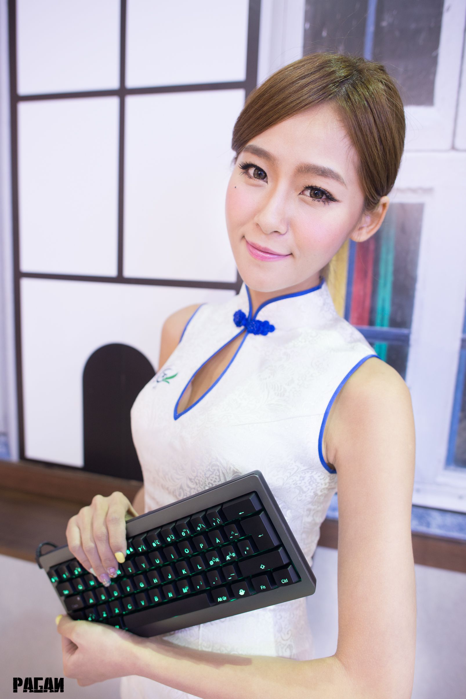 [Beautyleg番外篇] winnie小雪 - 2014年6月台北电脑展摄影