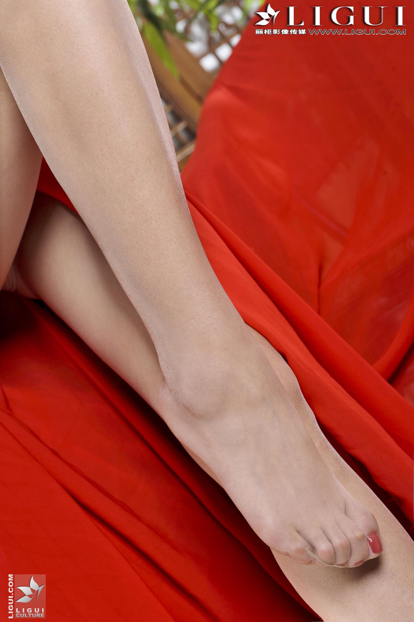 [LIGUI丽柜] 晴晴 - 古典红色长裙写真