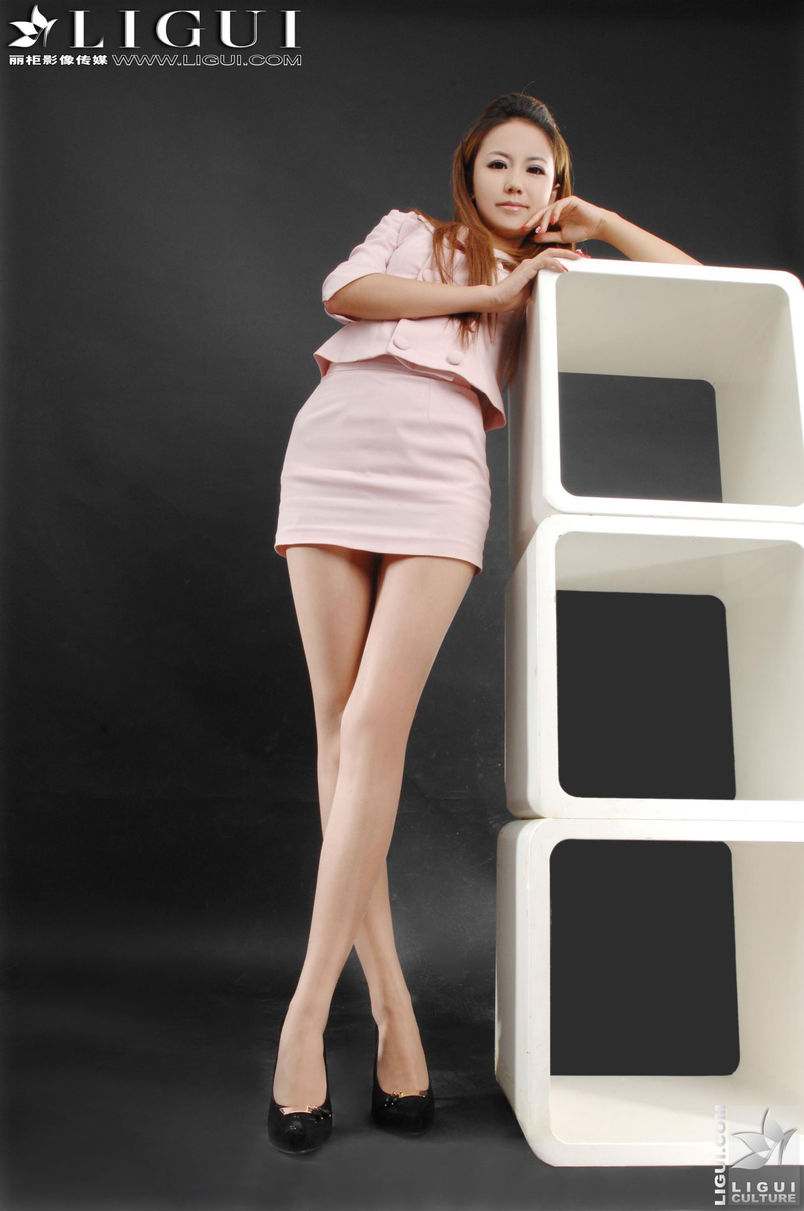 [LIGUI丽柜] Model 可馨 - 棚拍时尚丽人美腿丝足