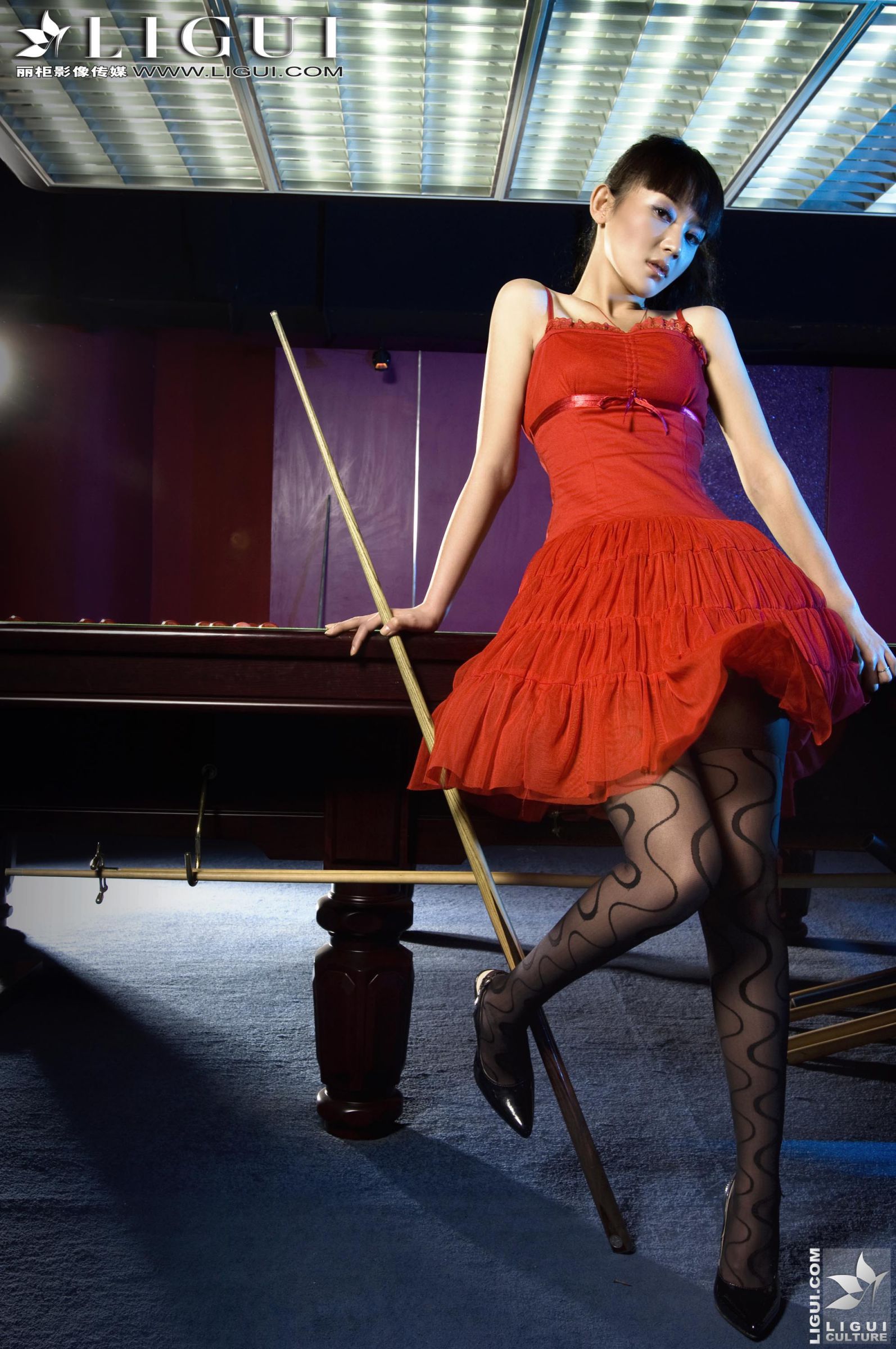 [LIGUI丽柜] 咪惠美 - 台球桌旁的红裙妹妹