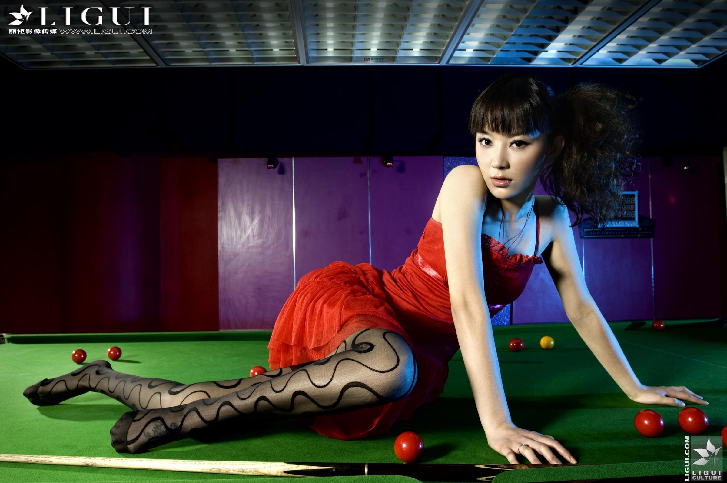 [LIGUI丽柜] 咪惠美 - 台球桌旁的红裙妹妹