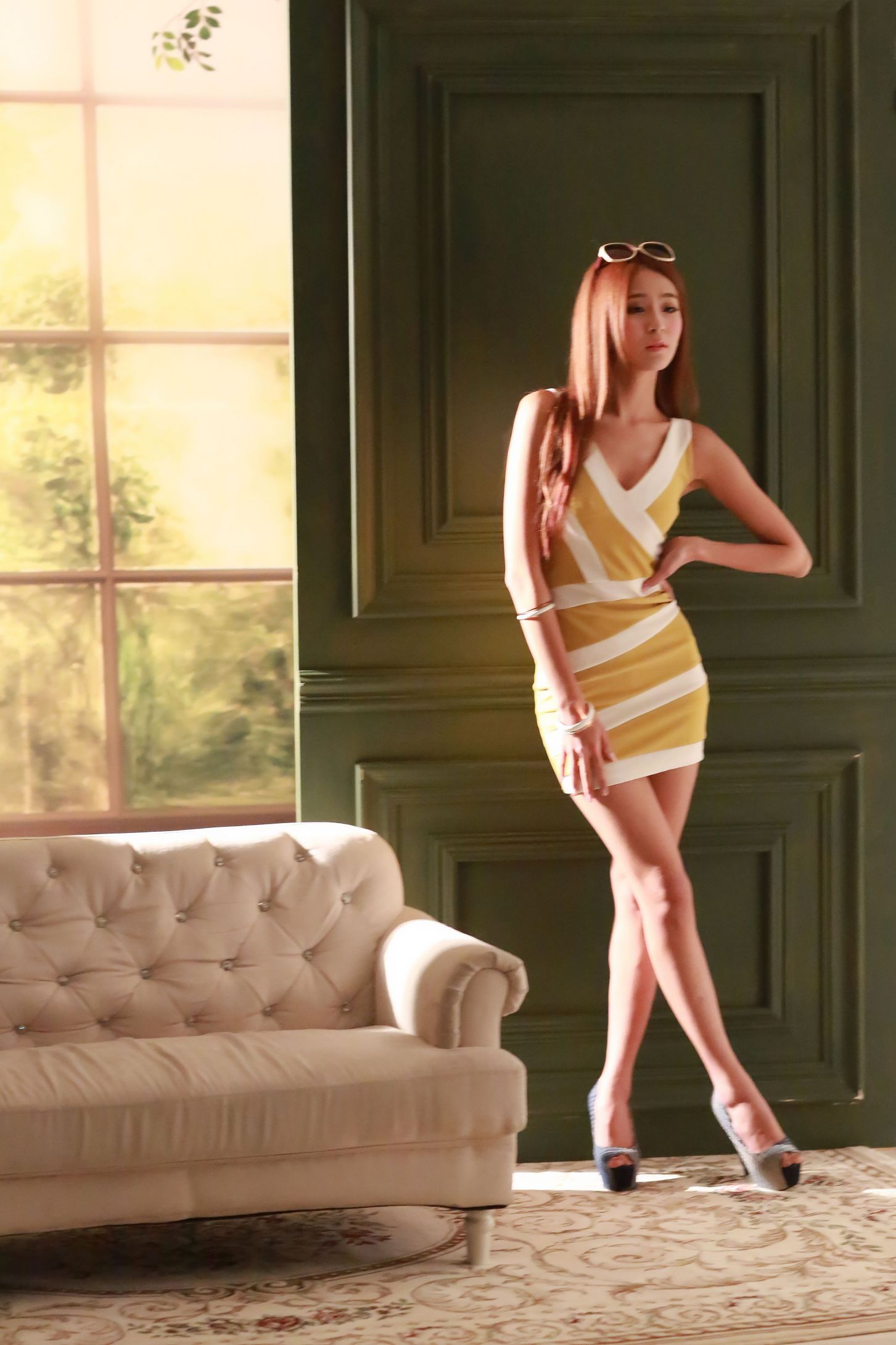 [Beautyleg番外篇套图] 台湾腿模Winnie小雪 - 琴二棚拍時尚調写真