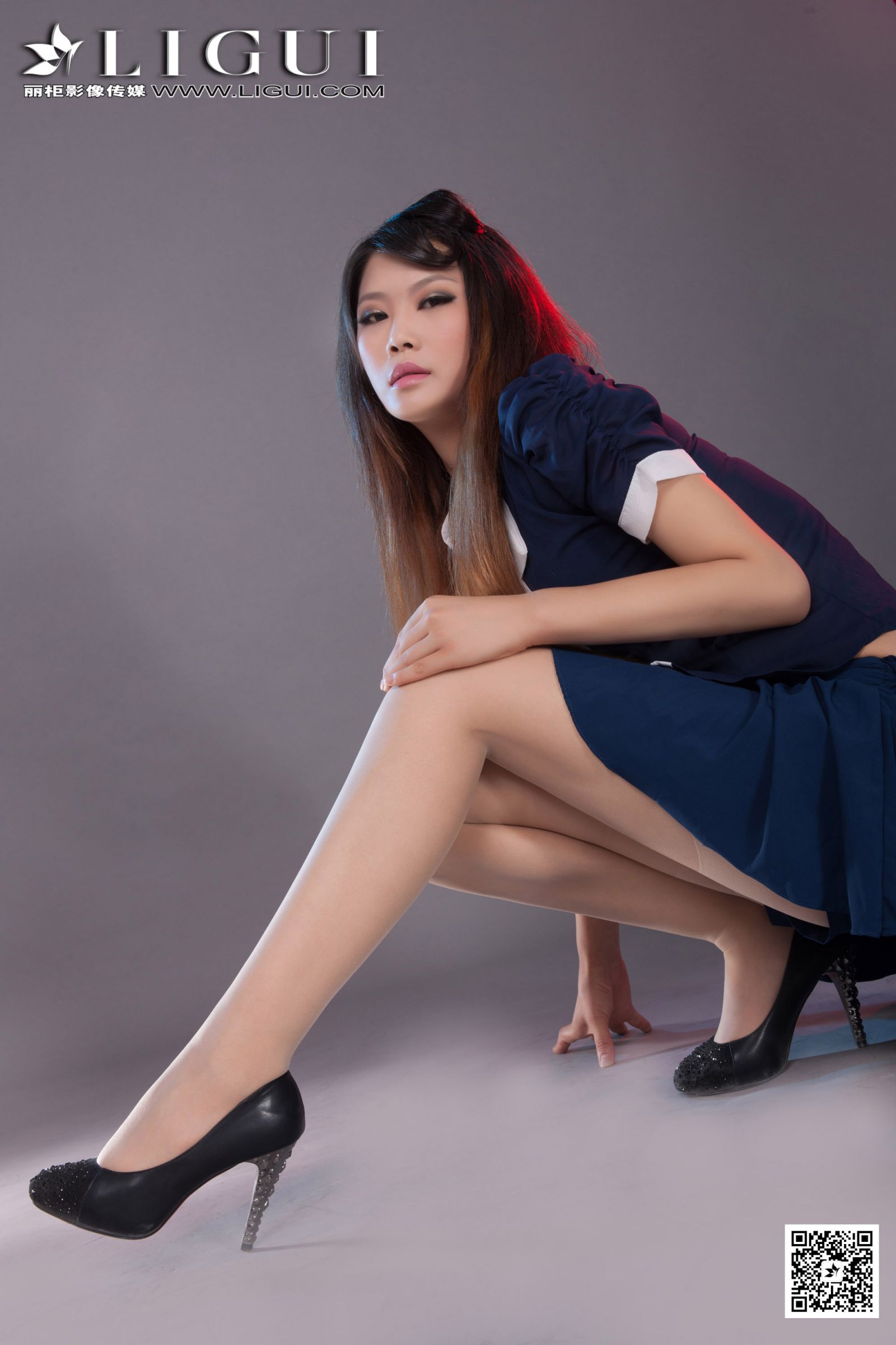 [Ligui丽柜] Model 怡萱 - 超短裙美腿高跟美足