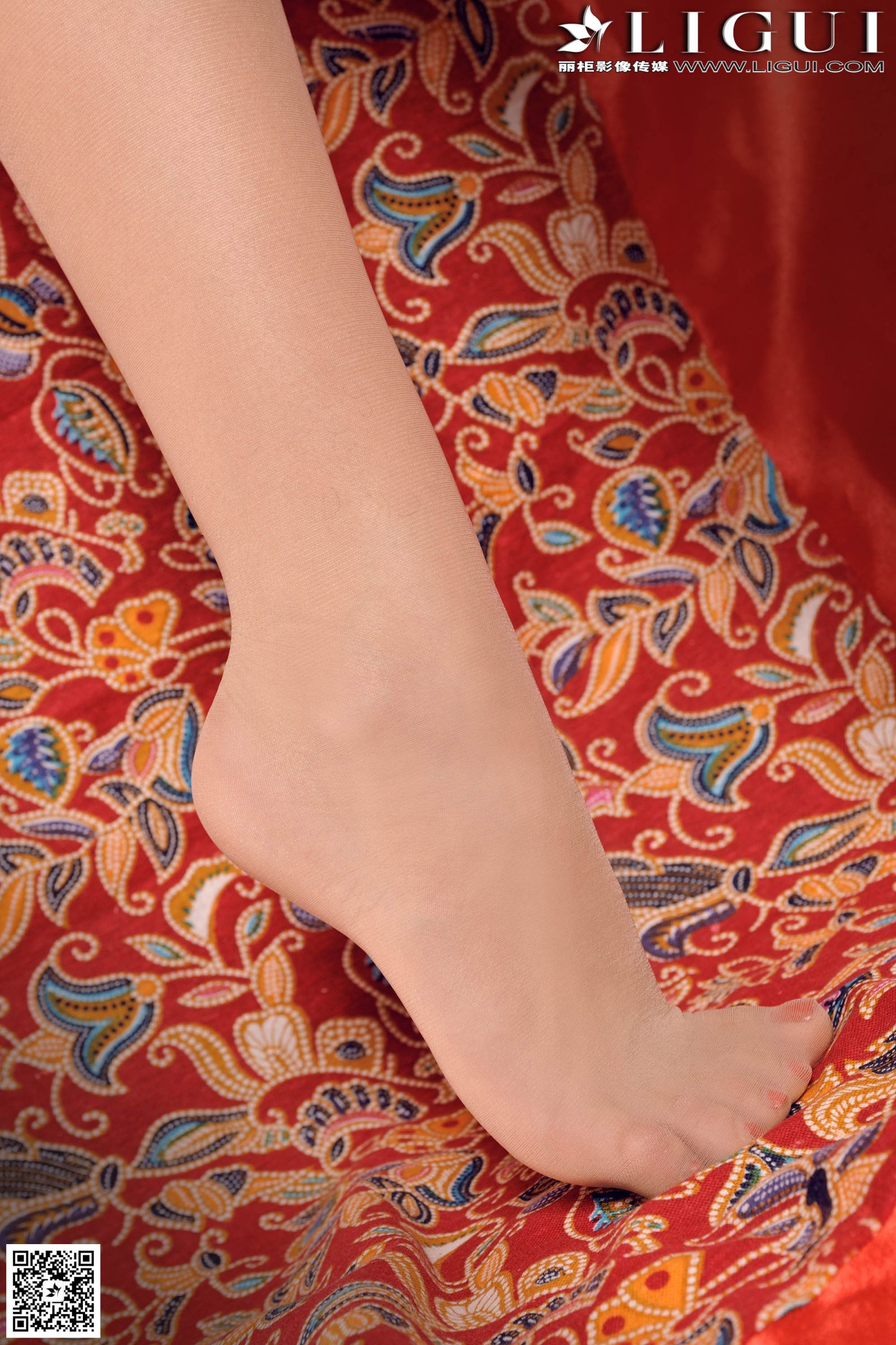 [Ligui丽柜] 可馨 - 红色古典风旗袍+肉丝长腿美足