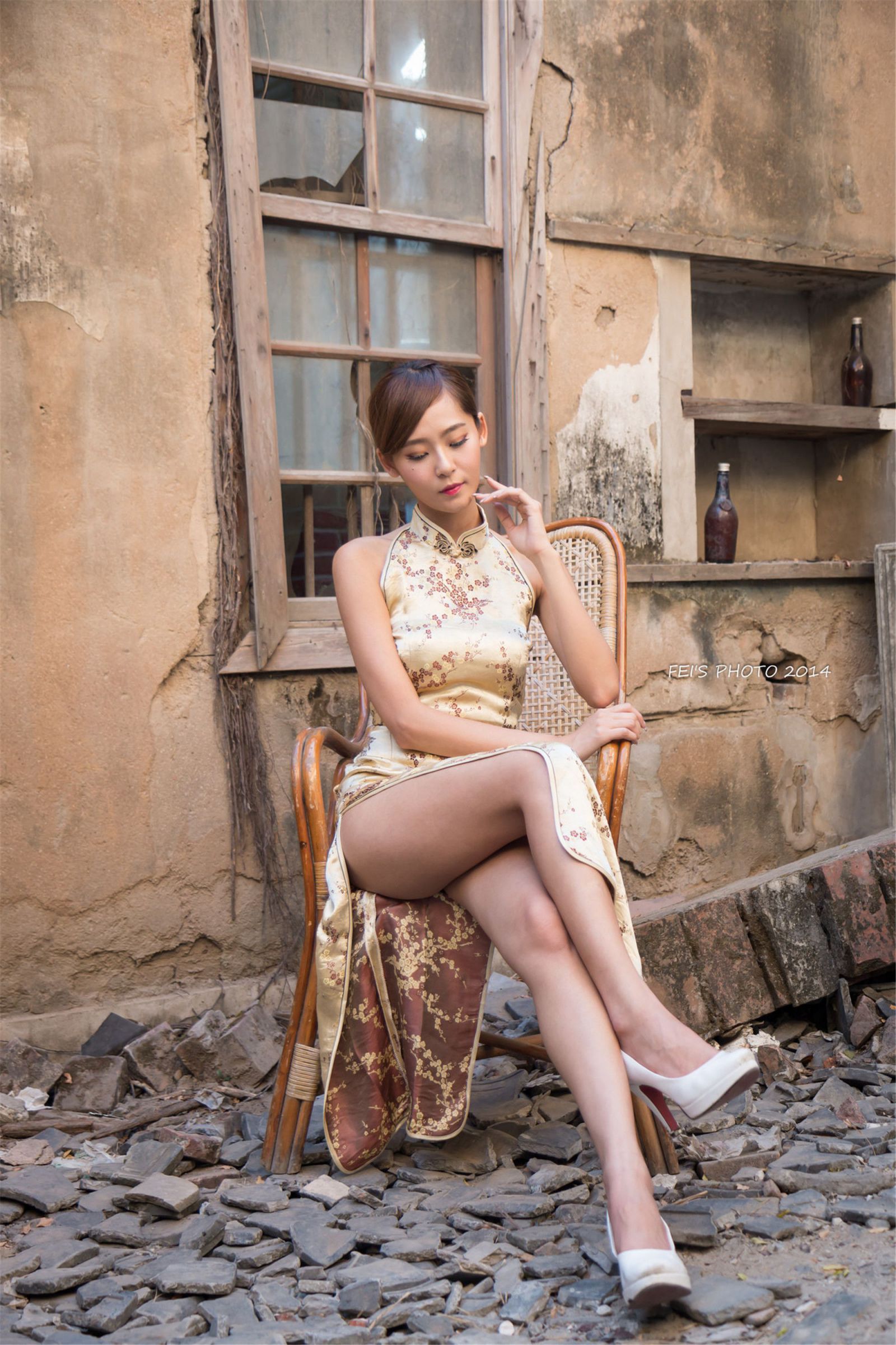 [Beautyleg外拍] Winnie小雪 - 聚奎居街拍旗袍超高清写真图片